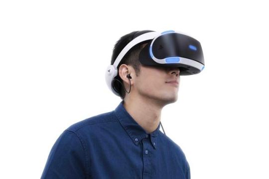 Chico utilizando el PlayStation VR